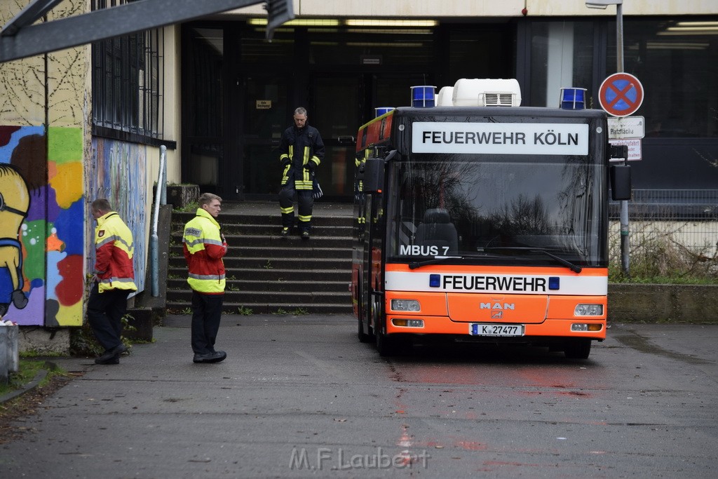 Einsatz BF Koeln Schule Burgwiesenstr Koeln Holweide P027.JPG - Miklos Laubert